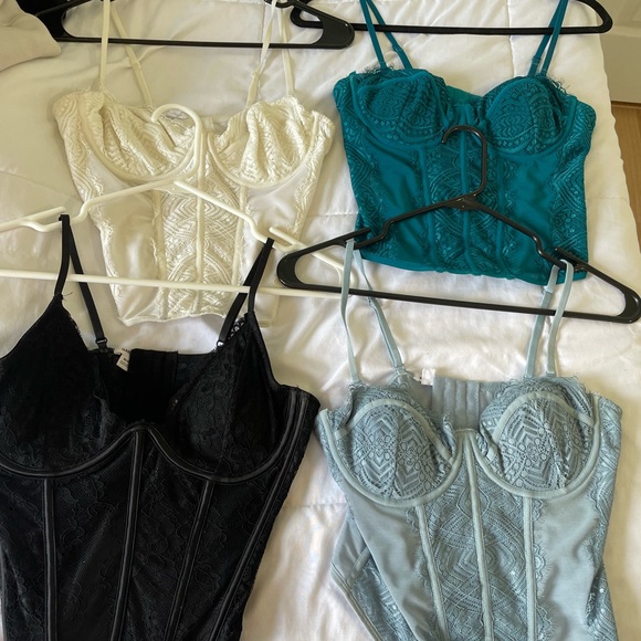 All clothes are from garage and some aritiza! for cheap prices. - Picture 15 of 16